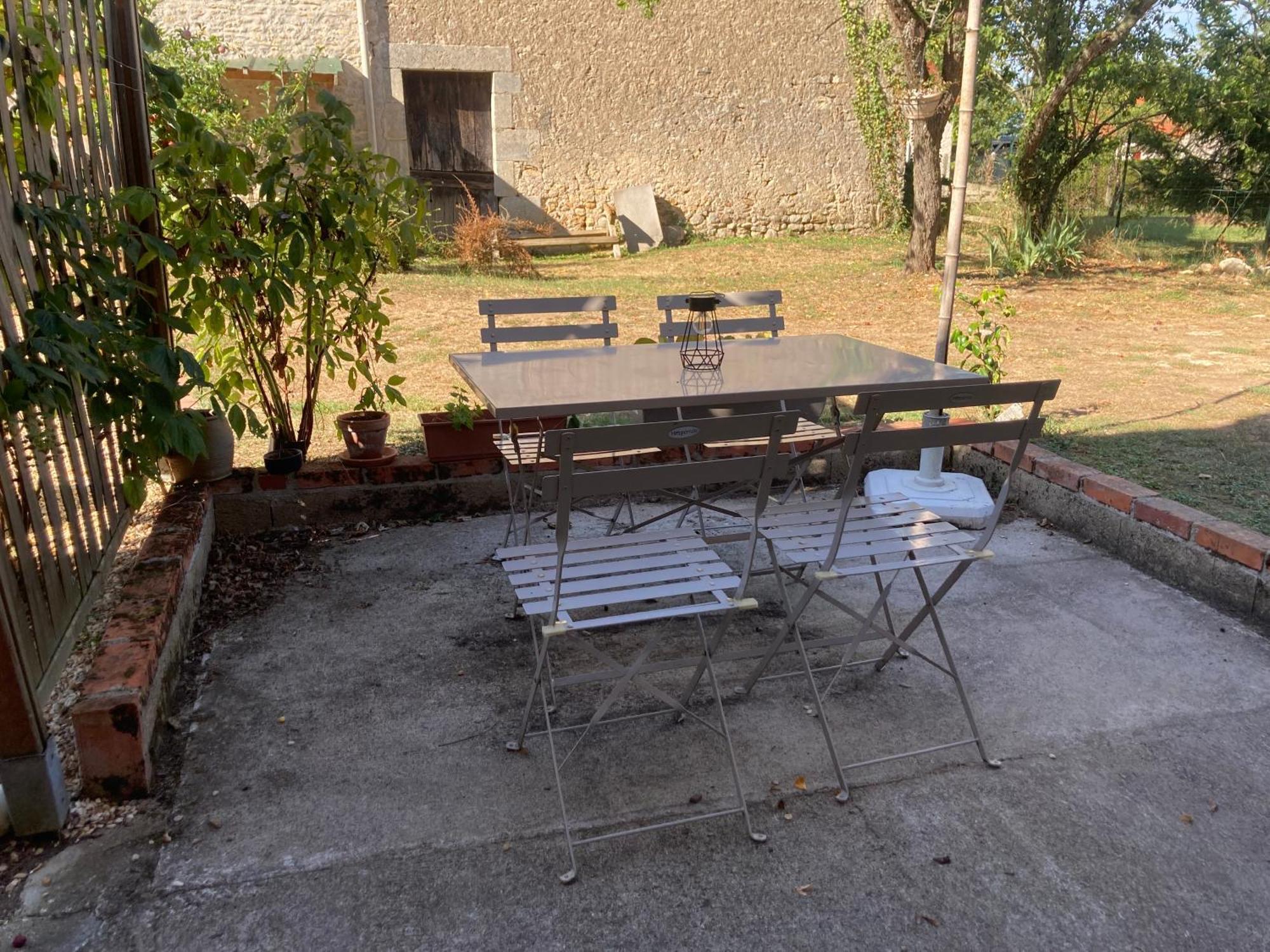 Logis Cote Jardin Hébergement de vacances Varennes-les-Narcy